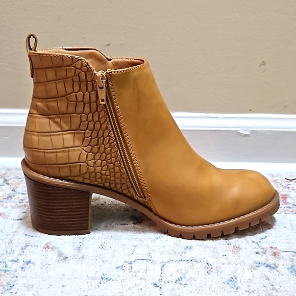 Bare Traps HAILE Women's Ankle Boots Latte Croco Size 9M. - Picture 4 of 7